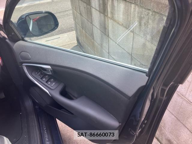 Volvo V40 2014-09 8662235-11