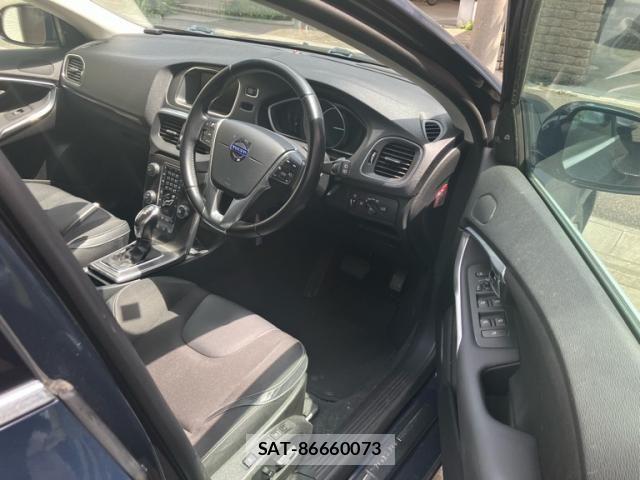 Volvo V40 2014-09 8662235-12