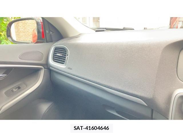 Volvo V40 2014-04 8662234-17