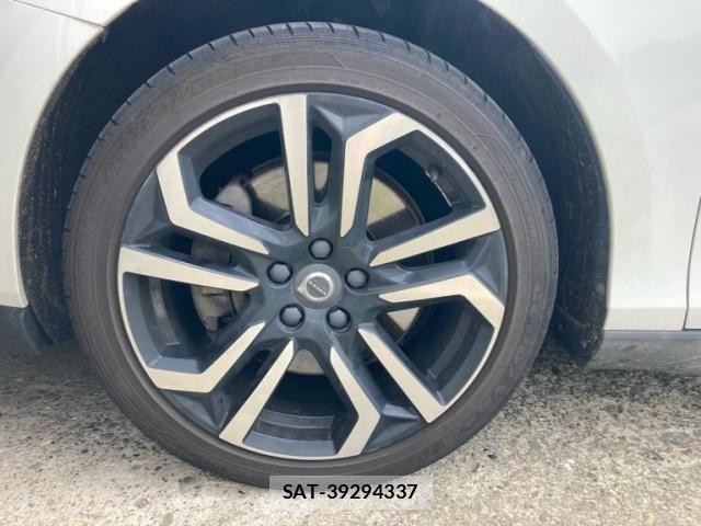 Volvo V40 2018-12 8667106-9