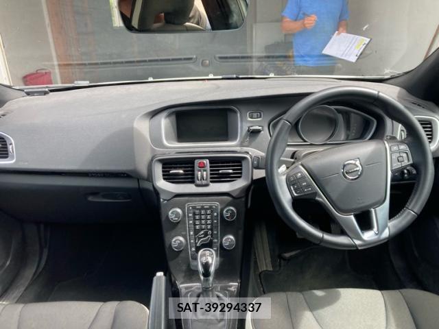 Volvo V40 2018-12 8667106-12