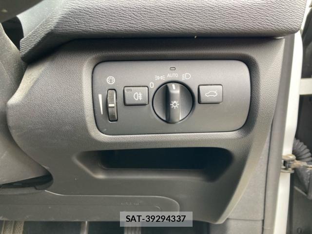 Volvo V40 2018-12 8667106-16