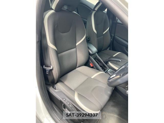 Volvo V40 2018-12 8667106-17