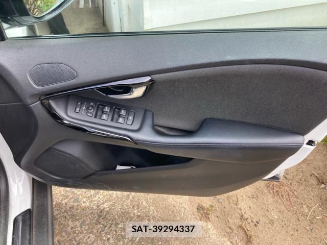 Volvo V40 2018-12 8667106-21