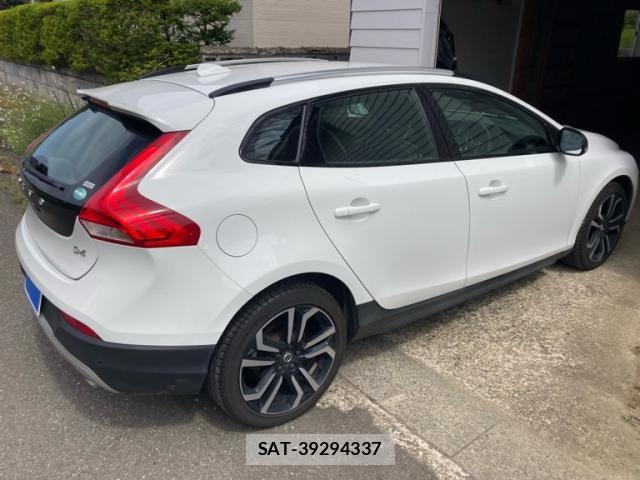 Volvo V40 2018-12 8667106-5
