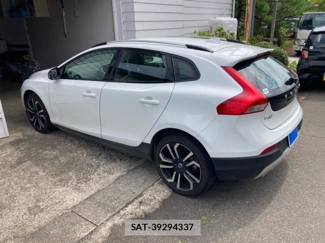 Volvo V40 2018-12 8667106-6