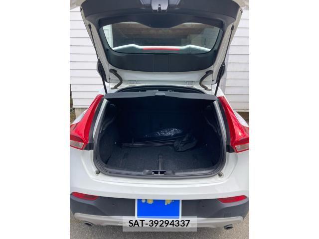 Volvo V40 2018-12 8667106-7
