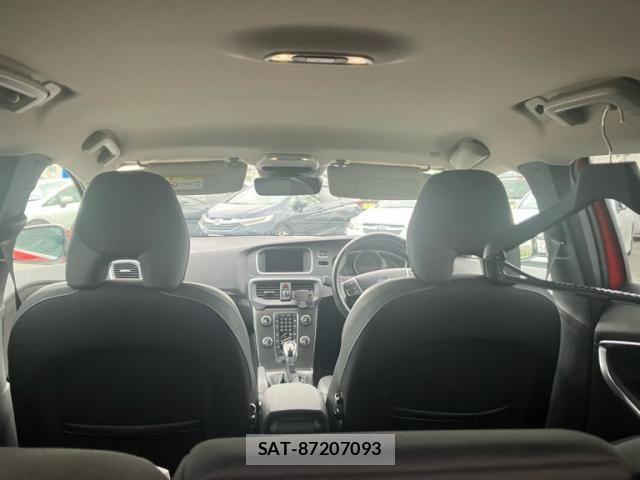 Volvo V40 2015-07 8746667-10