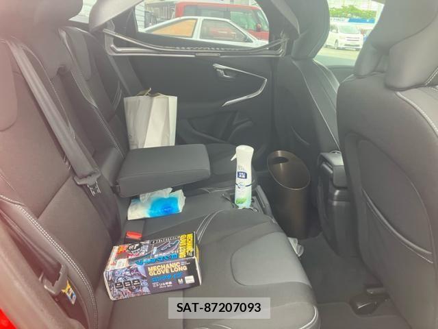 Volvo V40 2015-07 8746667-11