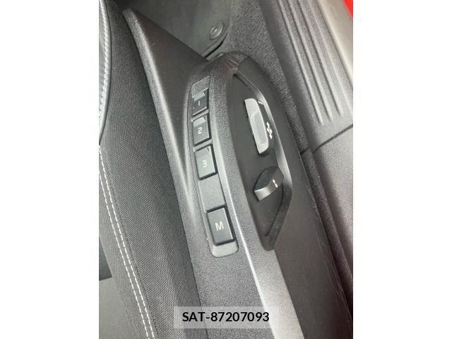 Volvo V40 2015-07 8746667-13