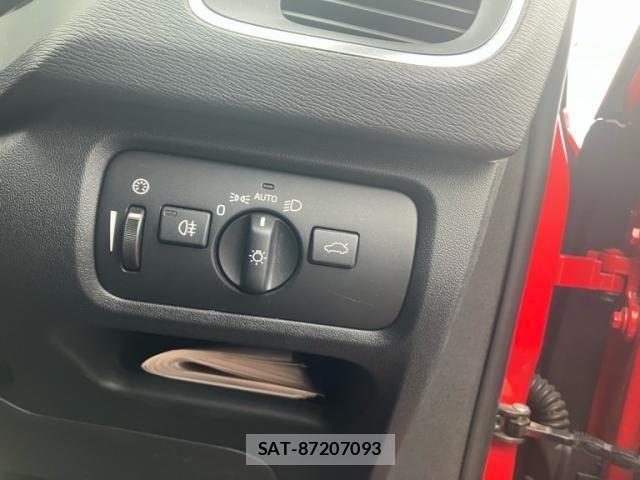 Volvo V40 2015-07 8746667-14