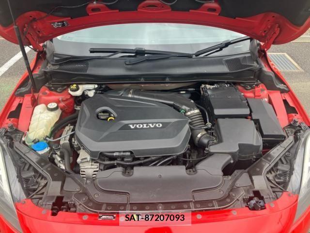 Volvo V40 2015-07 8746667-17