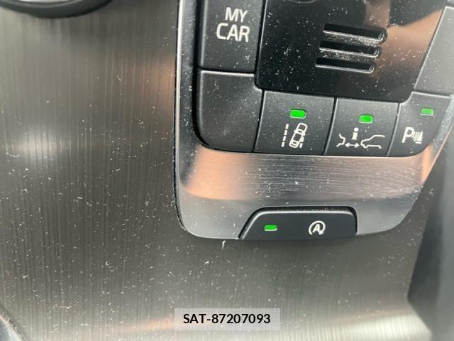 Volvo V40 2015-07 8746667-19