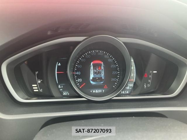 Volvo V40 2015-07 8746667-20