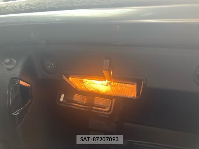 Volvo V40 2015-07 8746667-25