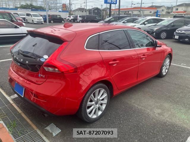 Volvo V40 2015-07 8746667-8