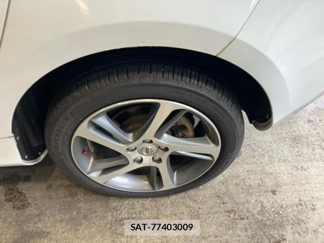 Volvo V40 2017-09 8746666-9