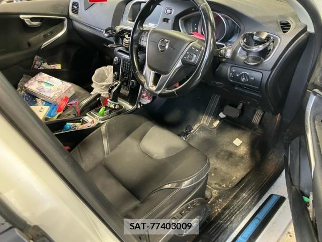 Volvo V40 2017-09 8746666-11