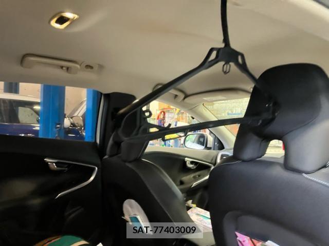 Volvo V40 2017-09 8746666-13