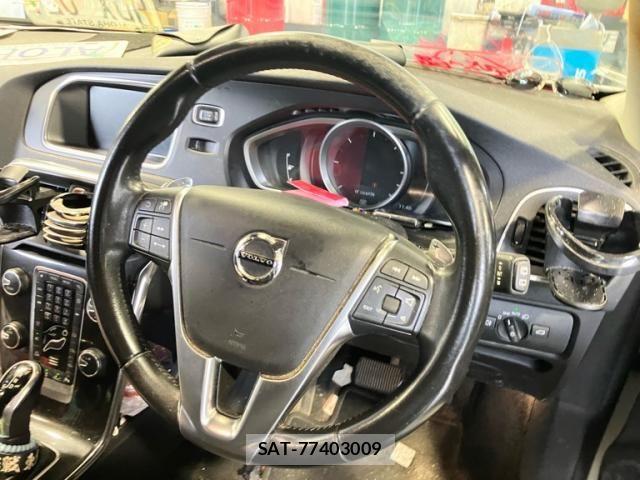 Volvo V40 2017-09 8746666-15