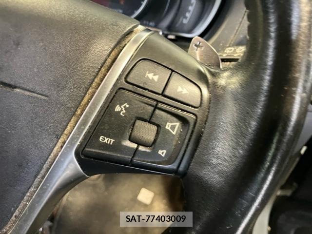 Volvo V40 2017-09 8746666-16