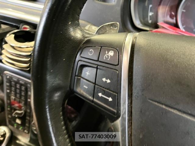 Volvo V40 2017-09 8746666-17