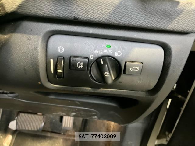 Volvo V40 2017-09 8746666-18