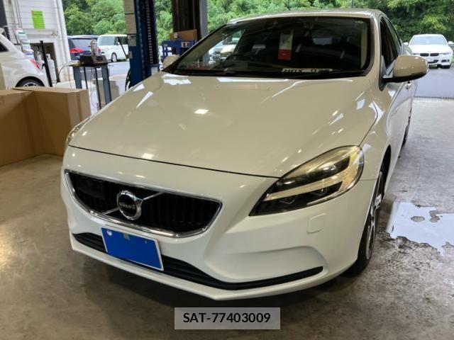 Volvo V40 2017-09 8746666-1