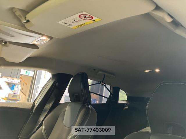 Volvo V40 2017-09 8746666-26