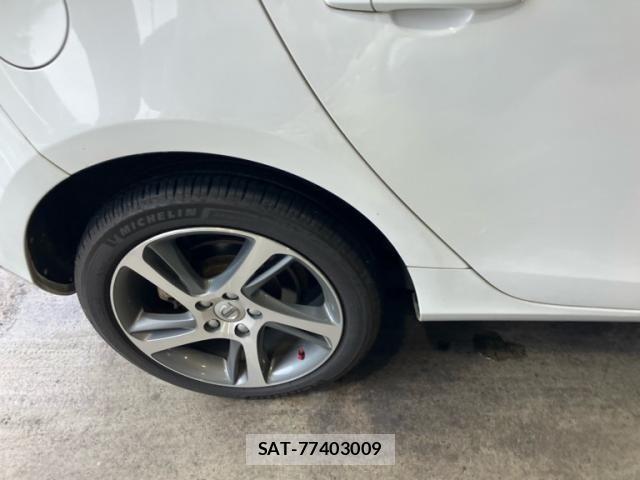 Volvo V40 2017-09 8746666-8