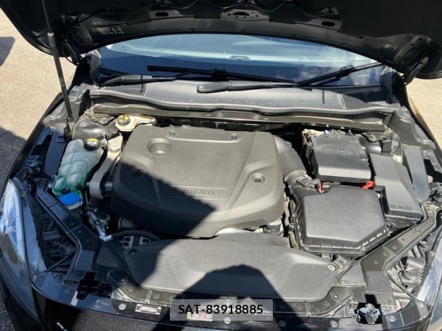 Volvo V40 2016-06 8746664-9