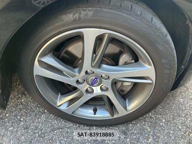 Volvo V40 2016-06 8746664-10