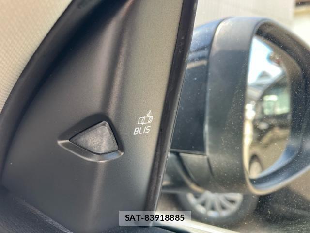 Volvo V40 2016-06 8746664-12