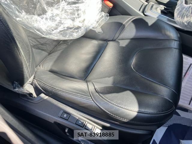 Volvo V40 2016-06 8746664-13