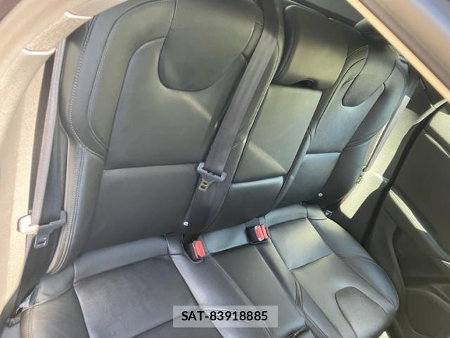 Volvo V40 2016-06 8746664-14