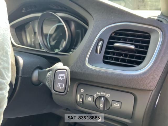 Volvo V40 2016-06 8746664-16