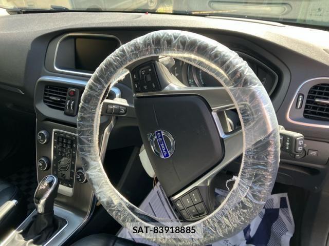 Volvo V40 2016-06 8746664-17