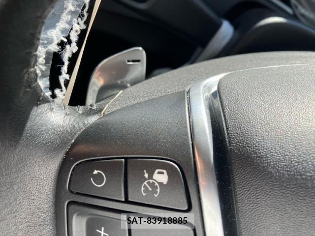 Volvo V40 2016-06 8746664-18