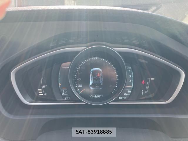 Volvo V40 2016-06 8746664-19