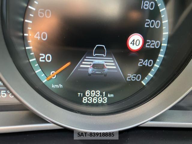 Volvo V40 2016-06 8746664-20