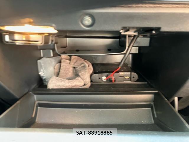 Volvo V40 2016-06 8746664-25