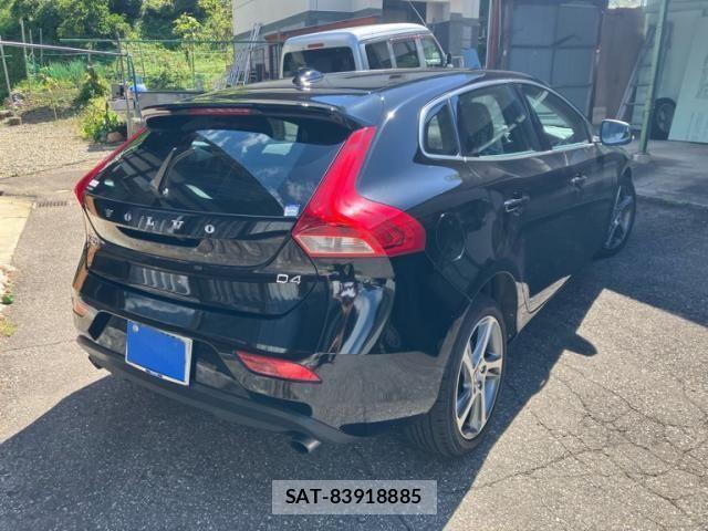 Volvo V40 2016-06 8746664-4