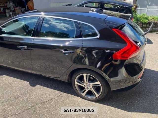 Volvo V40 2016-06 8746664-5