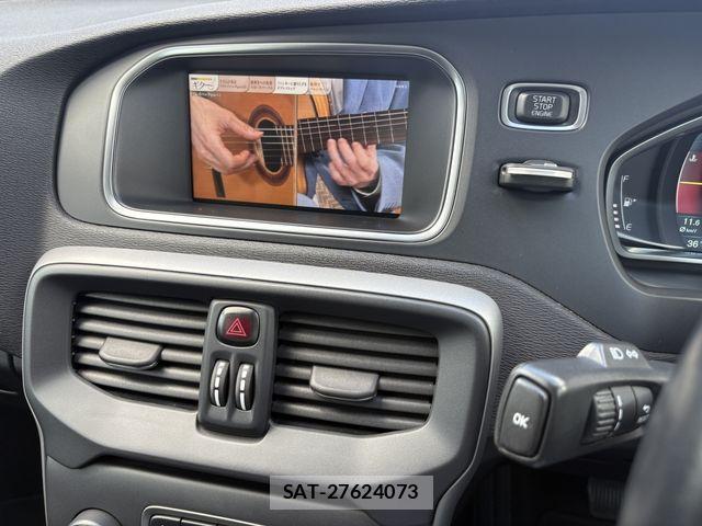 Volvo V40 2014-09 8746663-11