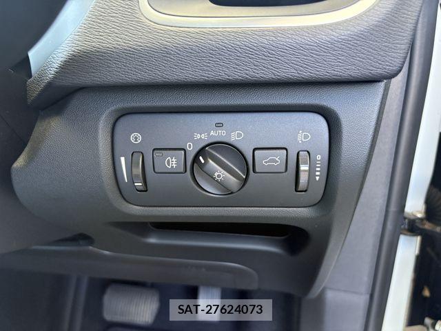 Volvo V40 2014-09 8746663-15