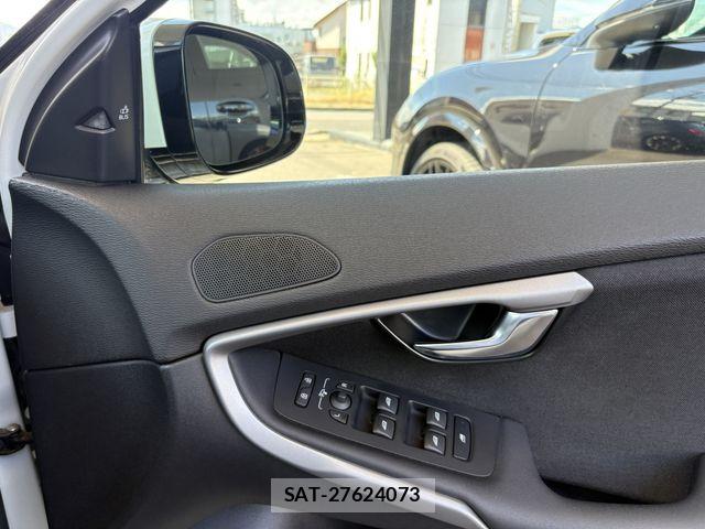 Volvo V40 2014-09 8746663-16
