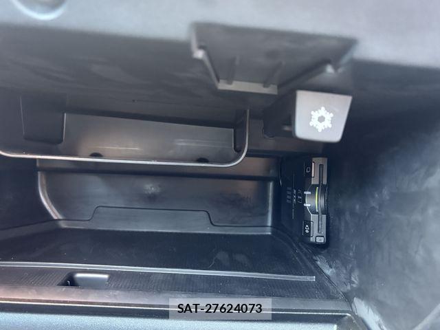 Volvo V40 2014-09 8746663-20