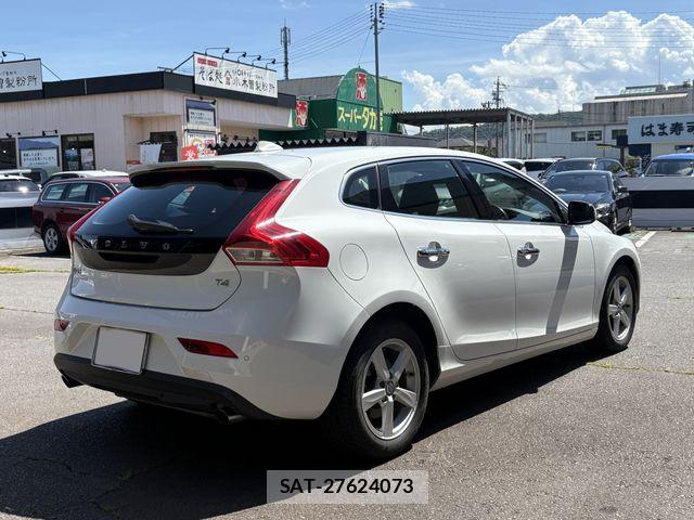 Volvo V40 2014-09 8746663-4