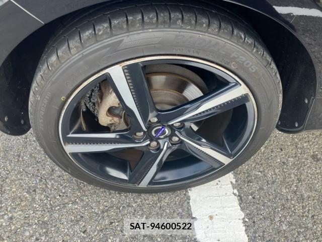 Volvo V40 2014-07 8832353-9