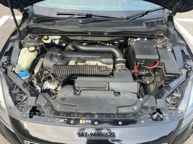 Volvo V40 2014-07 8832353-12